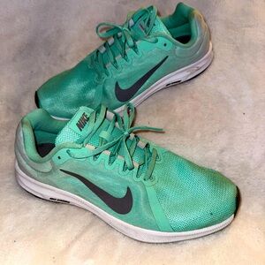 Teal women’s size 10 Nike